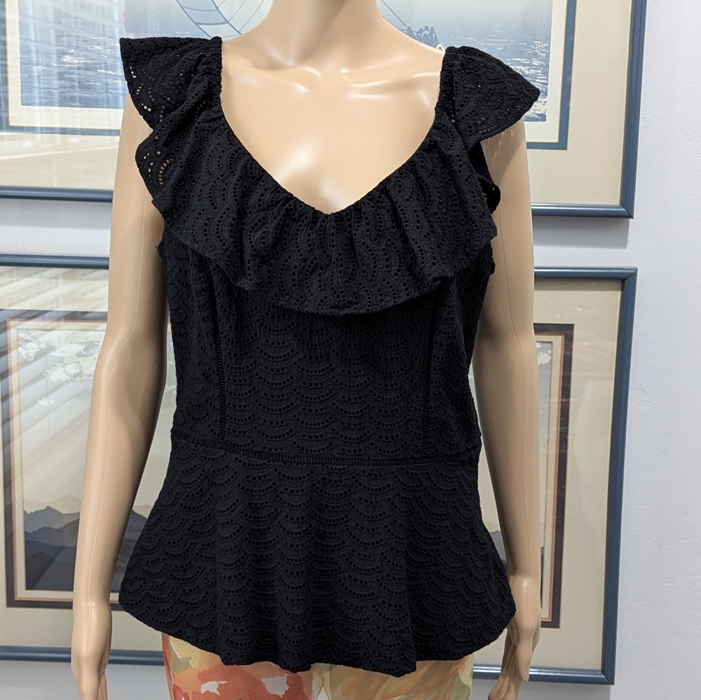 WHITE HOUSE BLACK MARKET BLACK EYELET TOP RUFFLES V-NECK SIZE 12